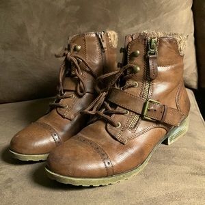 Warm brown Fall boots, purchased at kohls. Size 4/5.